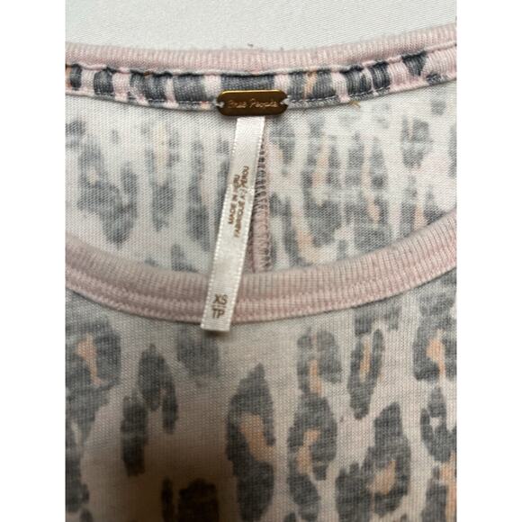 Free People Women's Leopard Print Tourist Tee Pink and Gray, Size XS - Picture 6 of 7